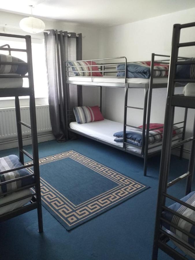 The Queens Hostel Лондон Екстериор снимка