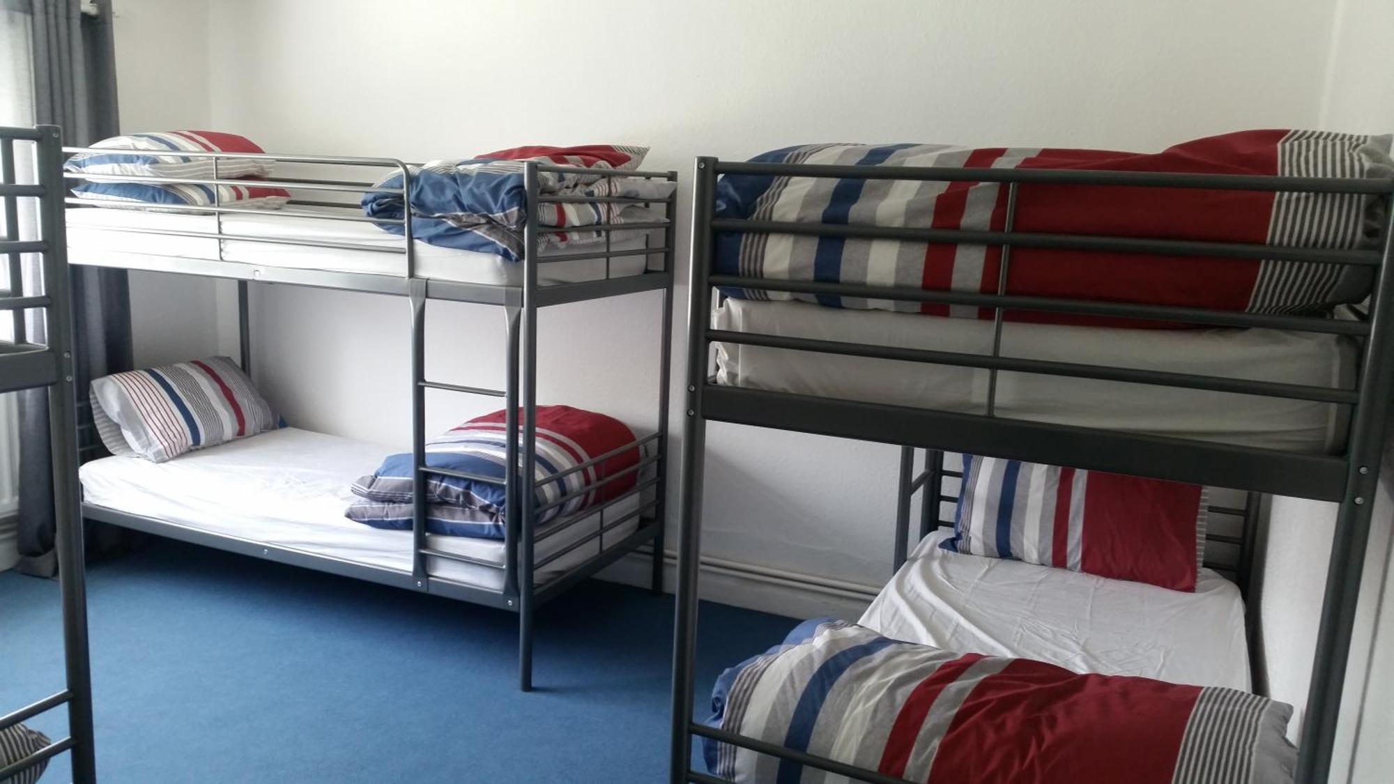 The Queens Hostel Лондон Екстериор снимка